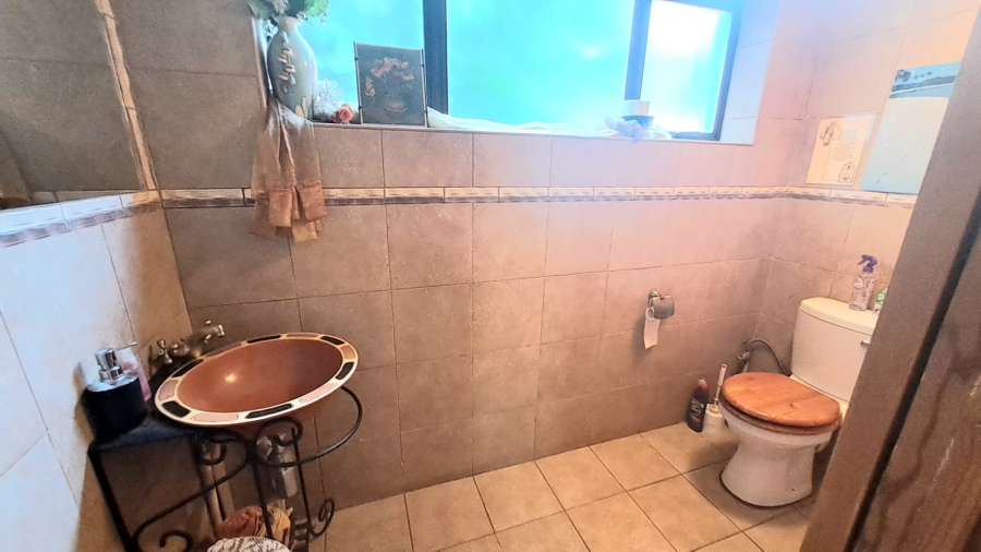 5 Bedroom Property for Sale in Three Rivers Proper Gauteng