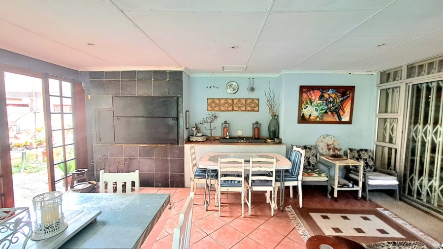 5 Bedroom Property for Sale in Three Rivers Proper Gauteng