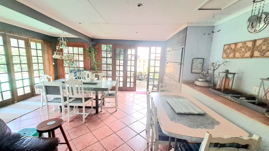 5 Bedroom Property for Sale in Three Rivers Proper Gauteng