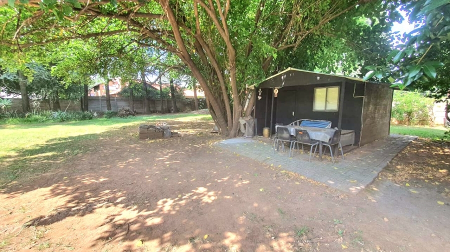 5 Bedroom Property for Sale in Three Rivers Proper Gauteng