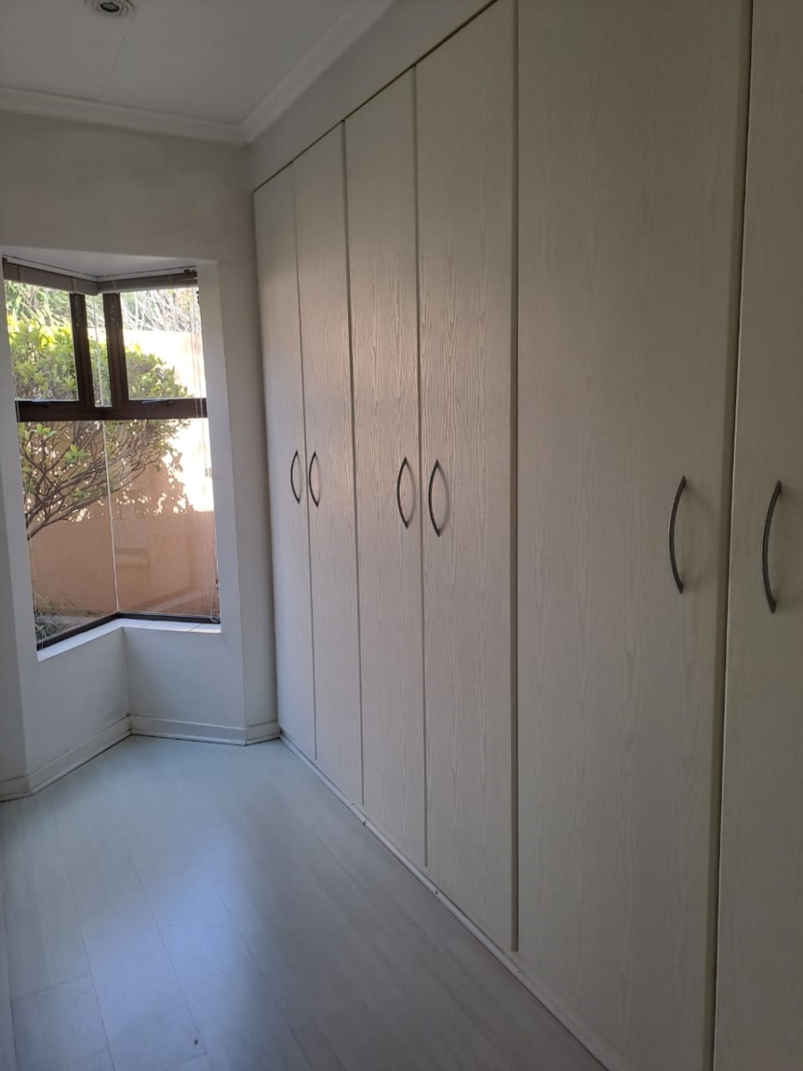 4 Bedroom Property for Sale in Three Rivers Proper Gauteng