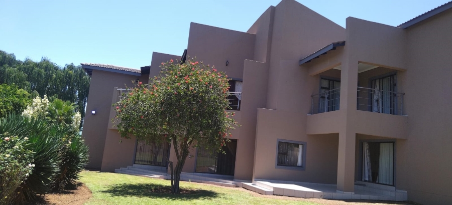 8 Bedroom Property for Sale in Three Rivers East Gauteng