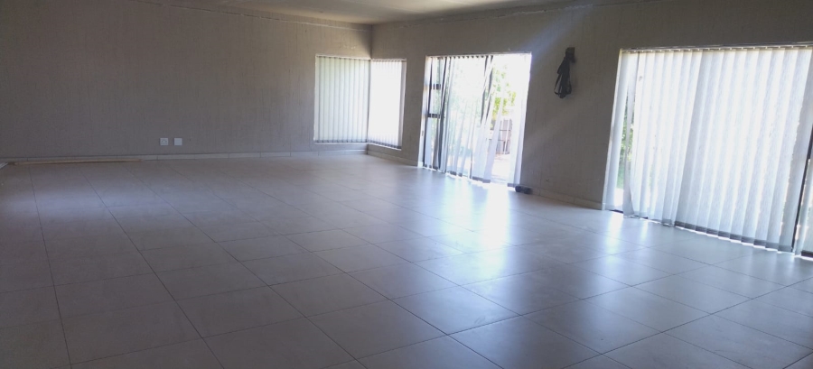 8 Bedroom Property for Sale in Three Rivers East Gauteng