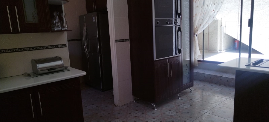 8 Bedroom Property for Sale in Three Rivers East Gauteng