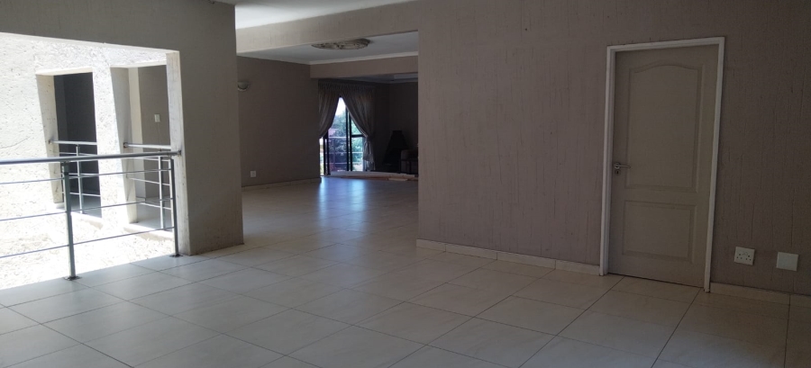 8 Bedroom Property for Sale in Three Rivers East Gauteng