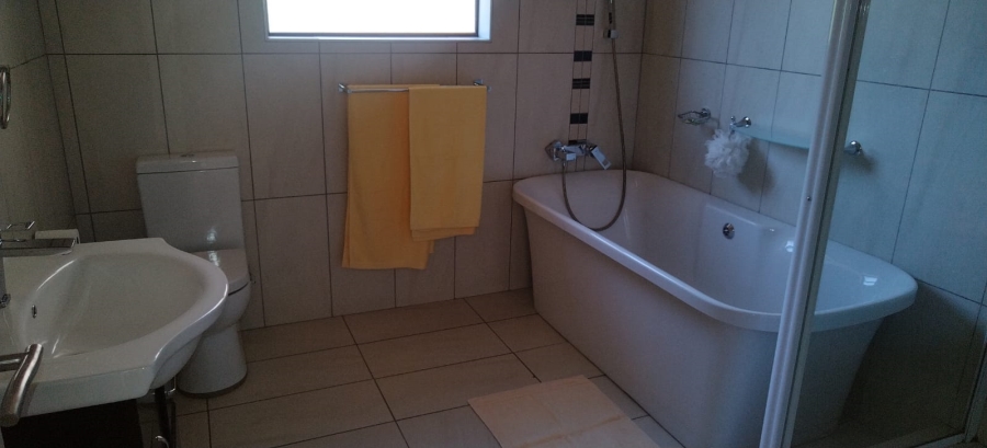 8 Bedroom Property for Sale in Three Rivers East Gauteng