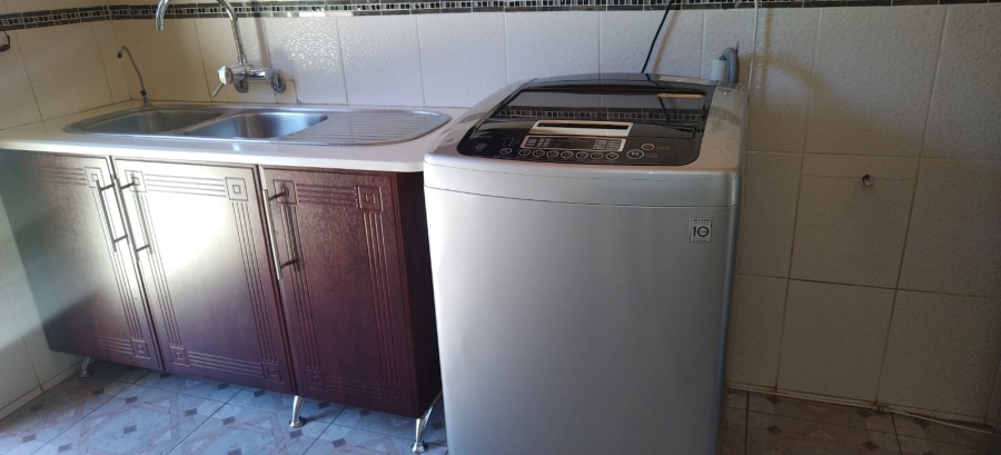 8 Bedroom Property for Sale in Three Rivers East Gauteng