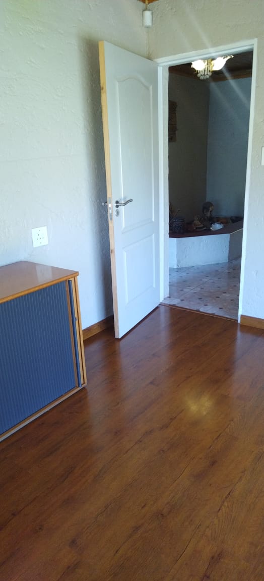 8 Bedroom Property for Sale in Three Rivers East Gauteng