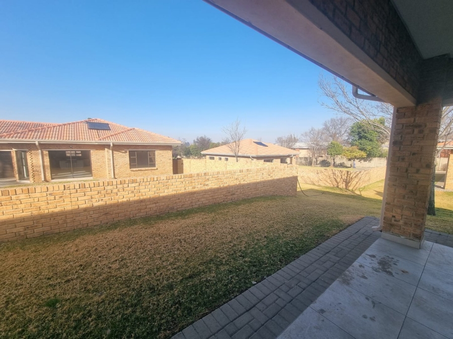 2 Bedroom Property for Sale in Mantevrede Gauteng