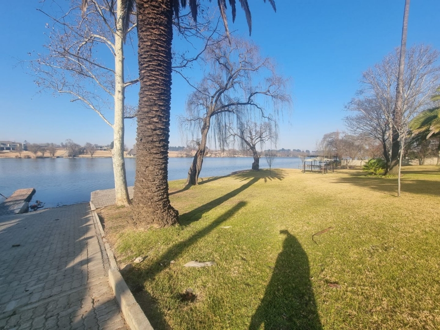 2 Bedroom Property for Sale in Mantevrede Gauteng