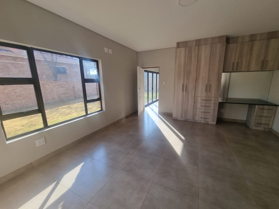 2 Bedroom Property for Sale in Mantevrede Gauteng