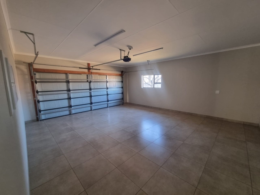 2 Bedroom Property for Sale in Mantevrede Gauteng