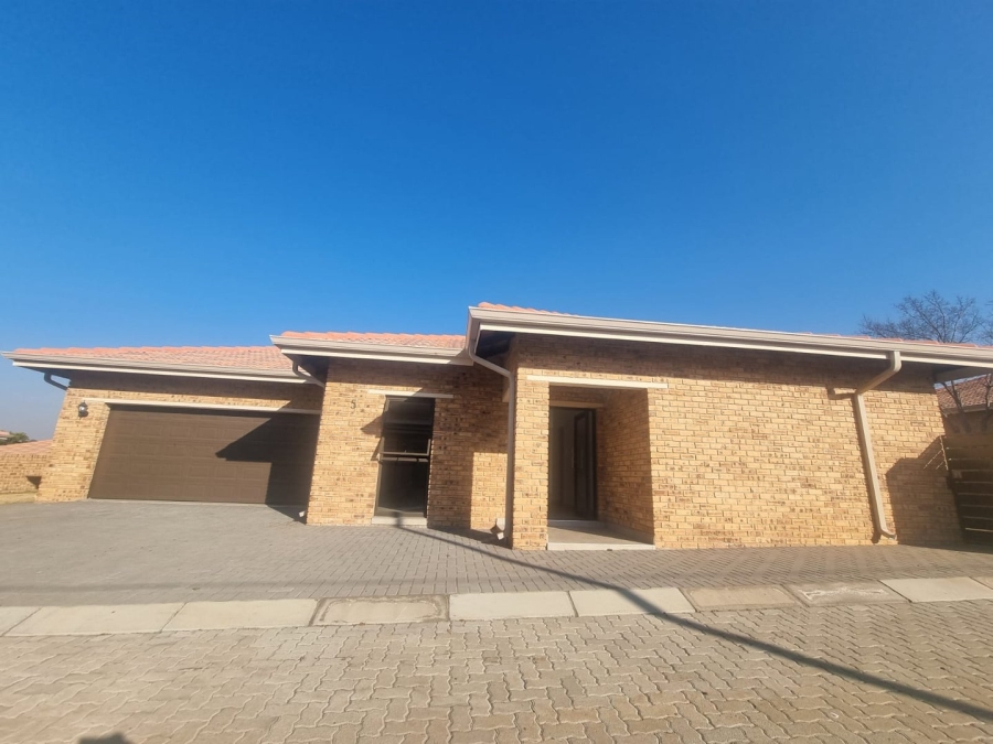 2 Bedroom Property for Sale in Mantevrede Gauteng