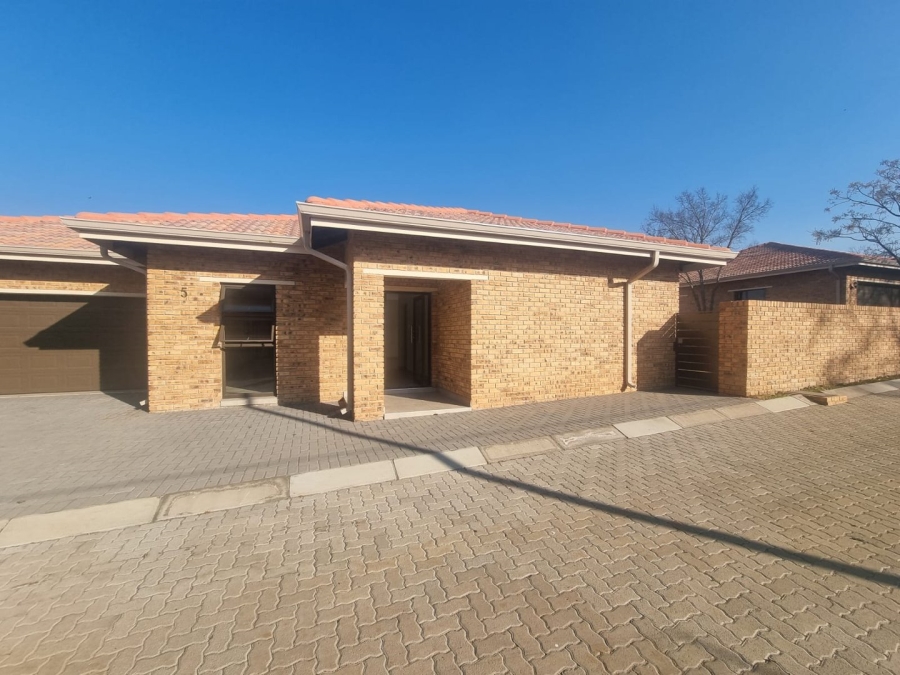 2 Bedroom Property for Sale in Mantevrede Gauteng