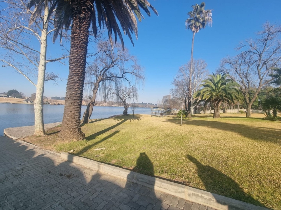 2 Bedroom Property for Sale in Mantevrede Gauteng