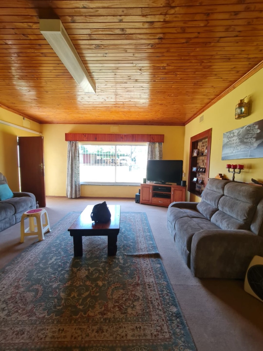 7 Bedroom Property for Sale in Kaalplaats Gauteng