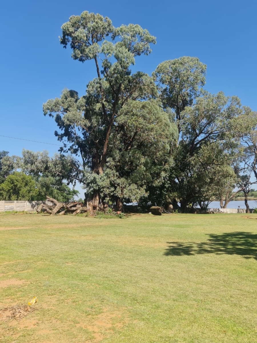 7 Bedroom Property for Sale in Kaalplaats Gauteng