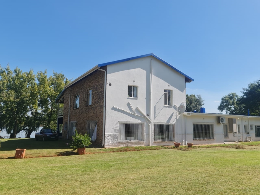 7 Bedroom Property for Sale in Kaalplaats Gauteng