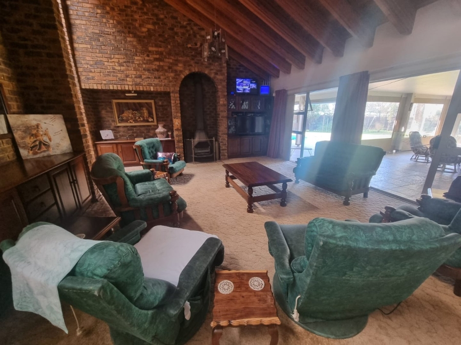 6 Bedroom Property for Sale in Kaalplaats Gauteng