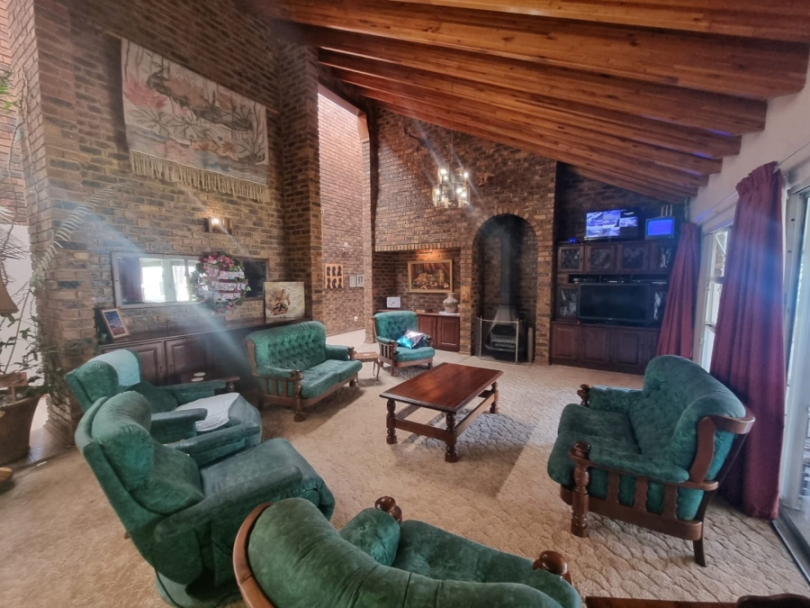 6 Bedroom Property for Sale in Kaalplaats Gauteng