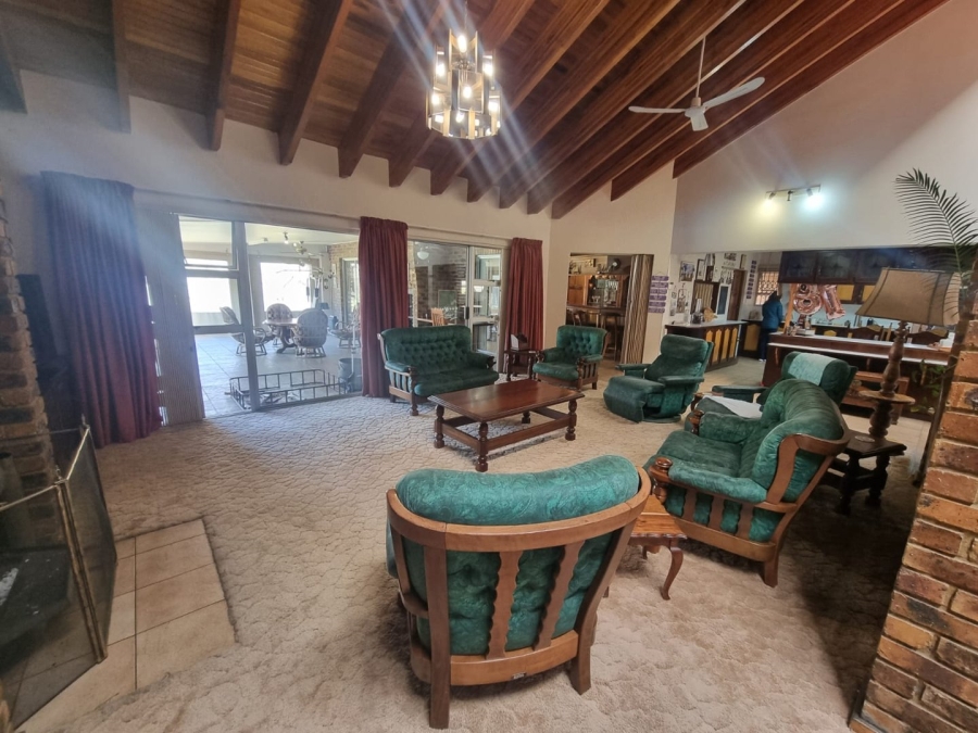 6 Bedroom Property for Sale in Kaalplaats Gauteng