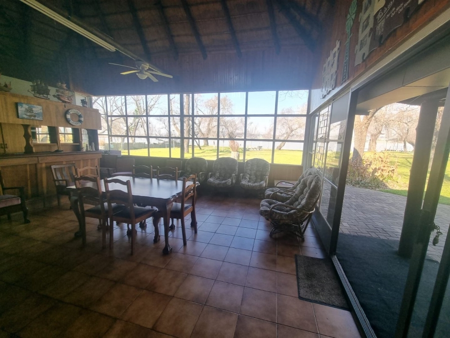 6 Bedroom Property for Sale in Kaalplaats Gauteng