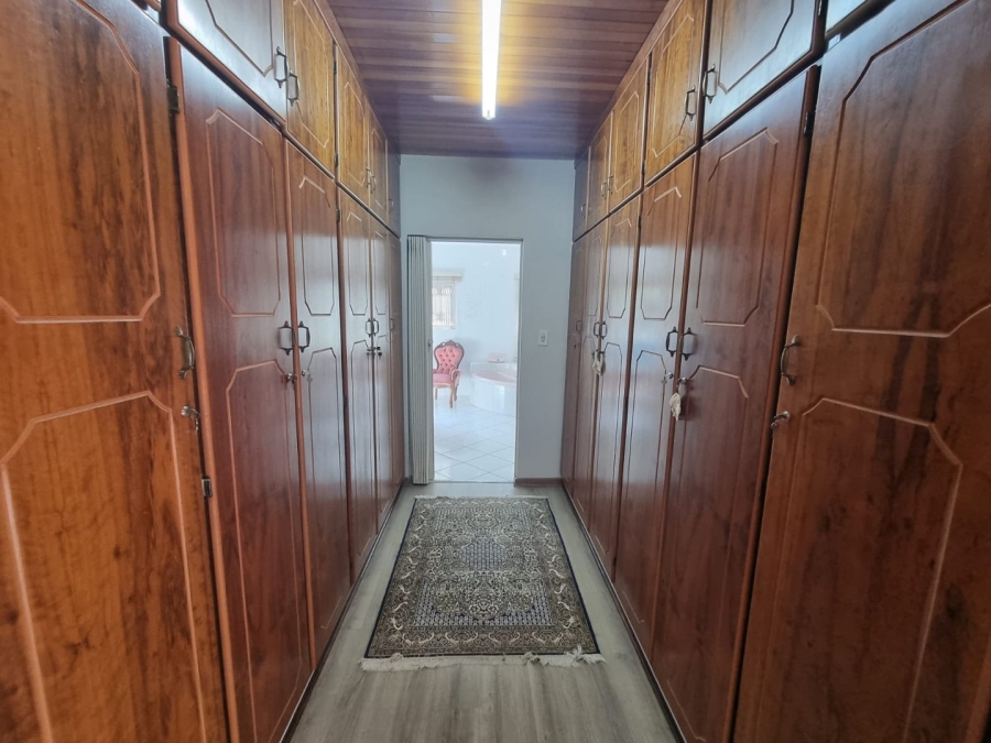 6 Bedroom Property for Sale in Kaalplaats Gauteng