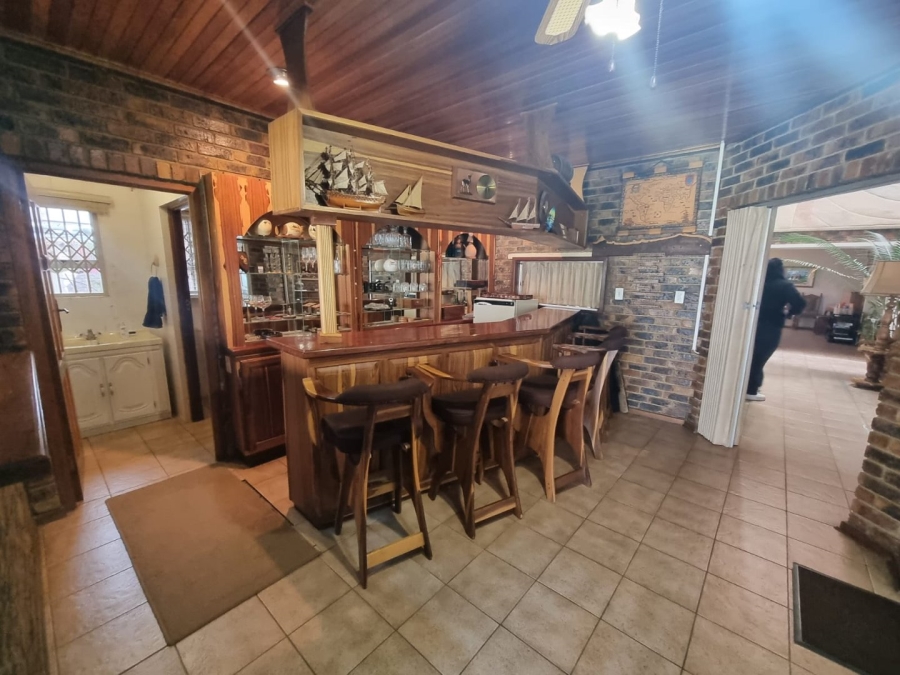 6 Bedroom Property for Sale in Kaalplaats Gauteng