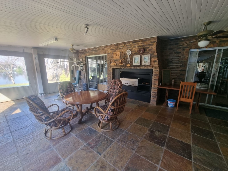 6 Bedroom Property for Sale in Kaalplaats Gauteng