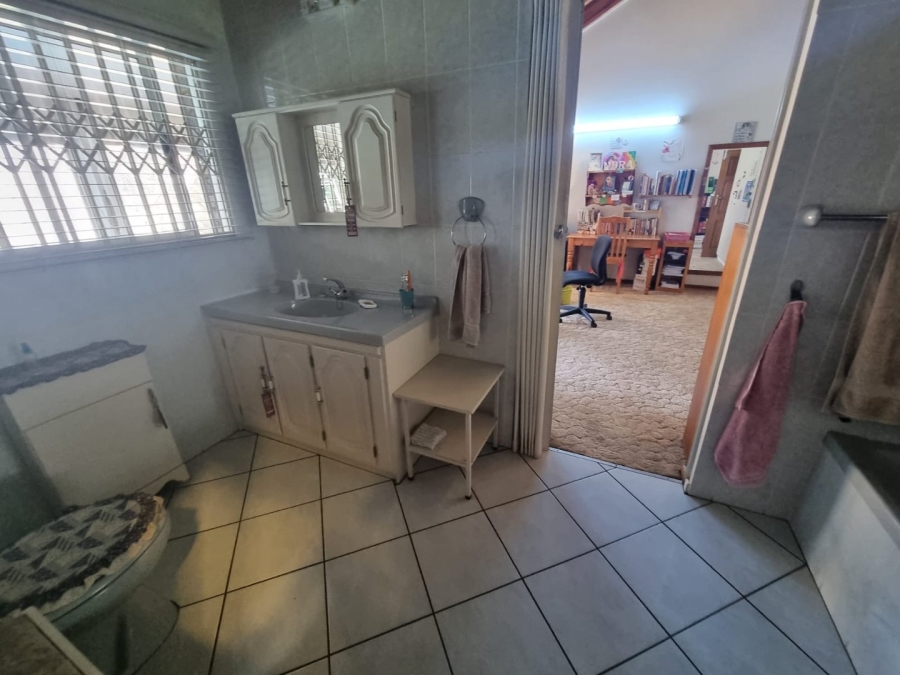 6 Bedroom Property for Sale in Kaalplaats Gauteng