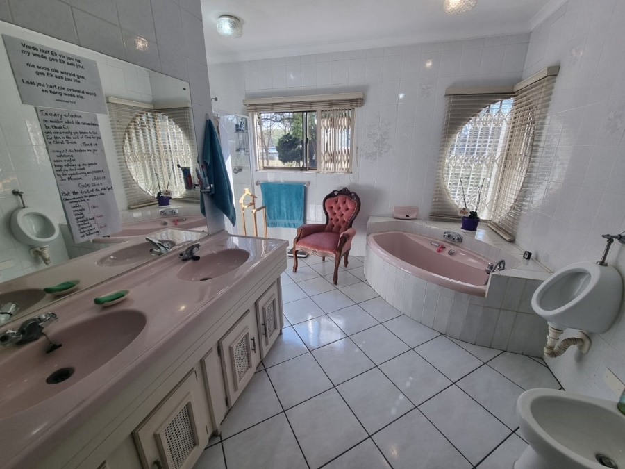 6 Bedroom Property for Sale in Kaalplaats Gauteng