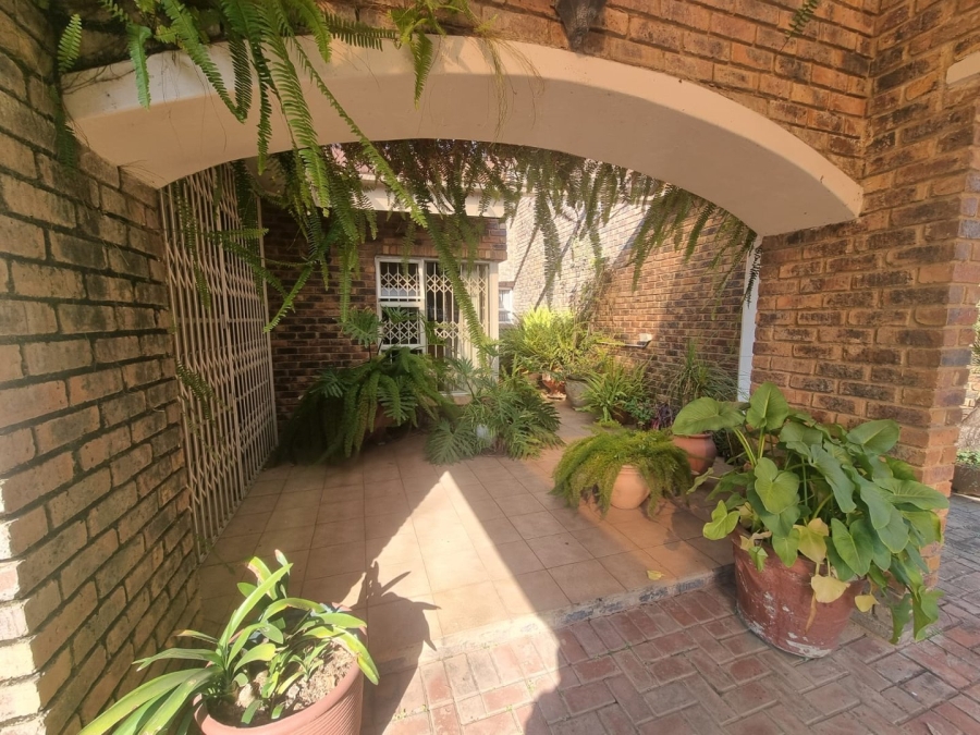 6 Bedroom Property for Sale in Kaalplaats Gauteng