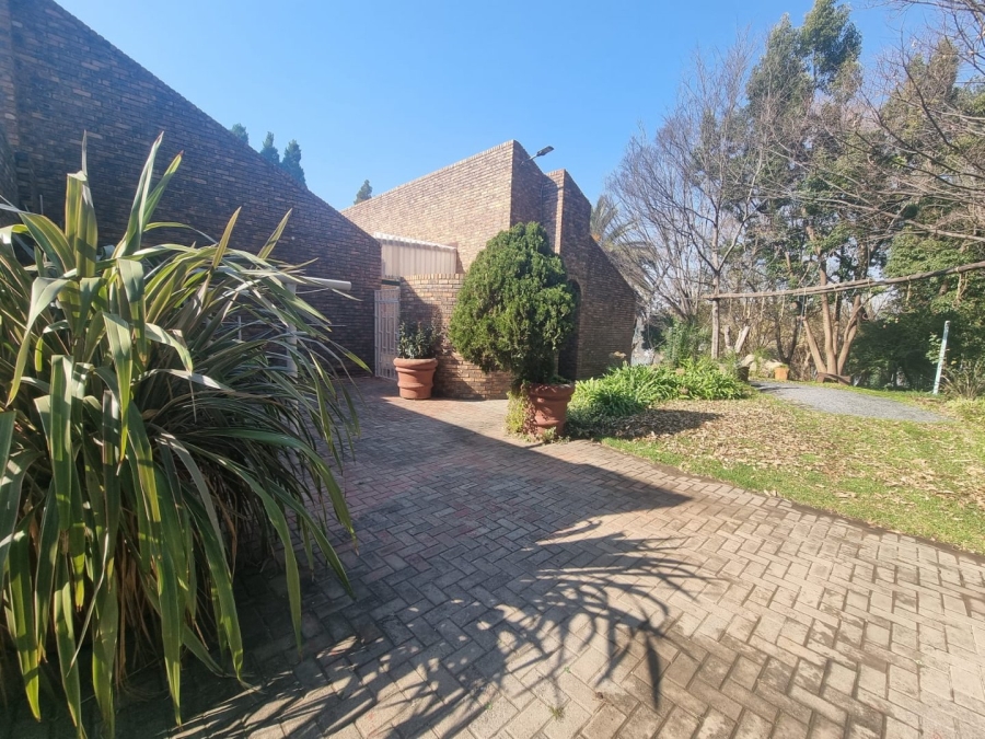 6 Bedroom Property for Sale in Kaalplaats Gauteng