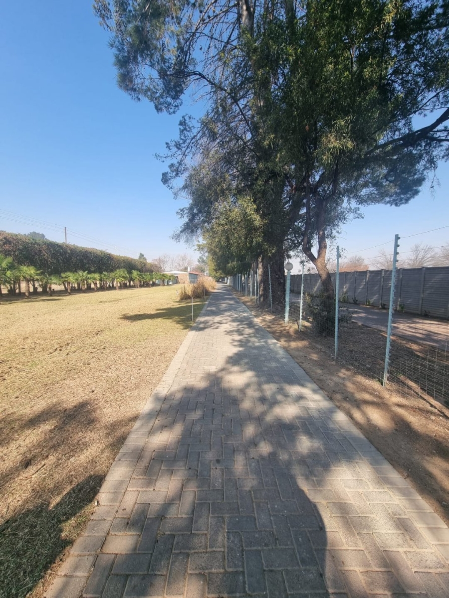 6 Bedroom Property for Sale in Kaalplaats Gauteng