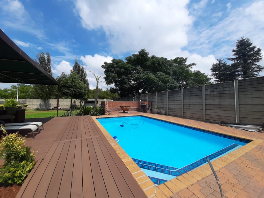 3 Bedroom Property for Sale in Mantevrede Gauteng