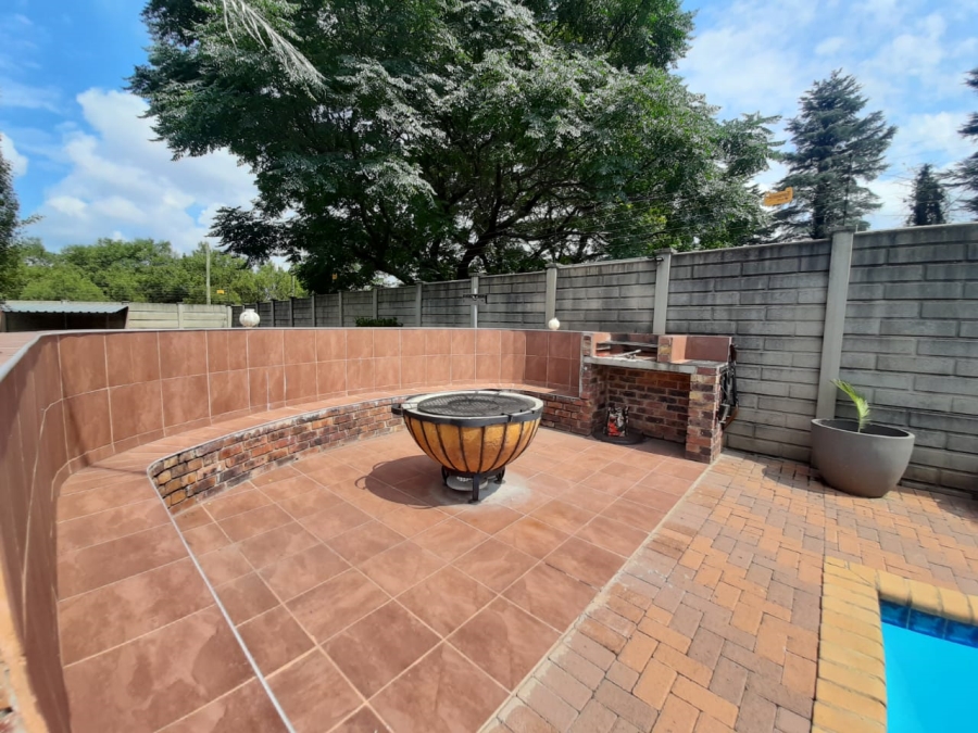 3 Bedroom Property for Sale in Mantevrede Gauteng