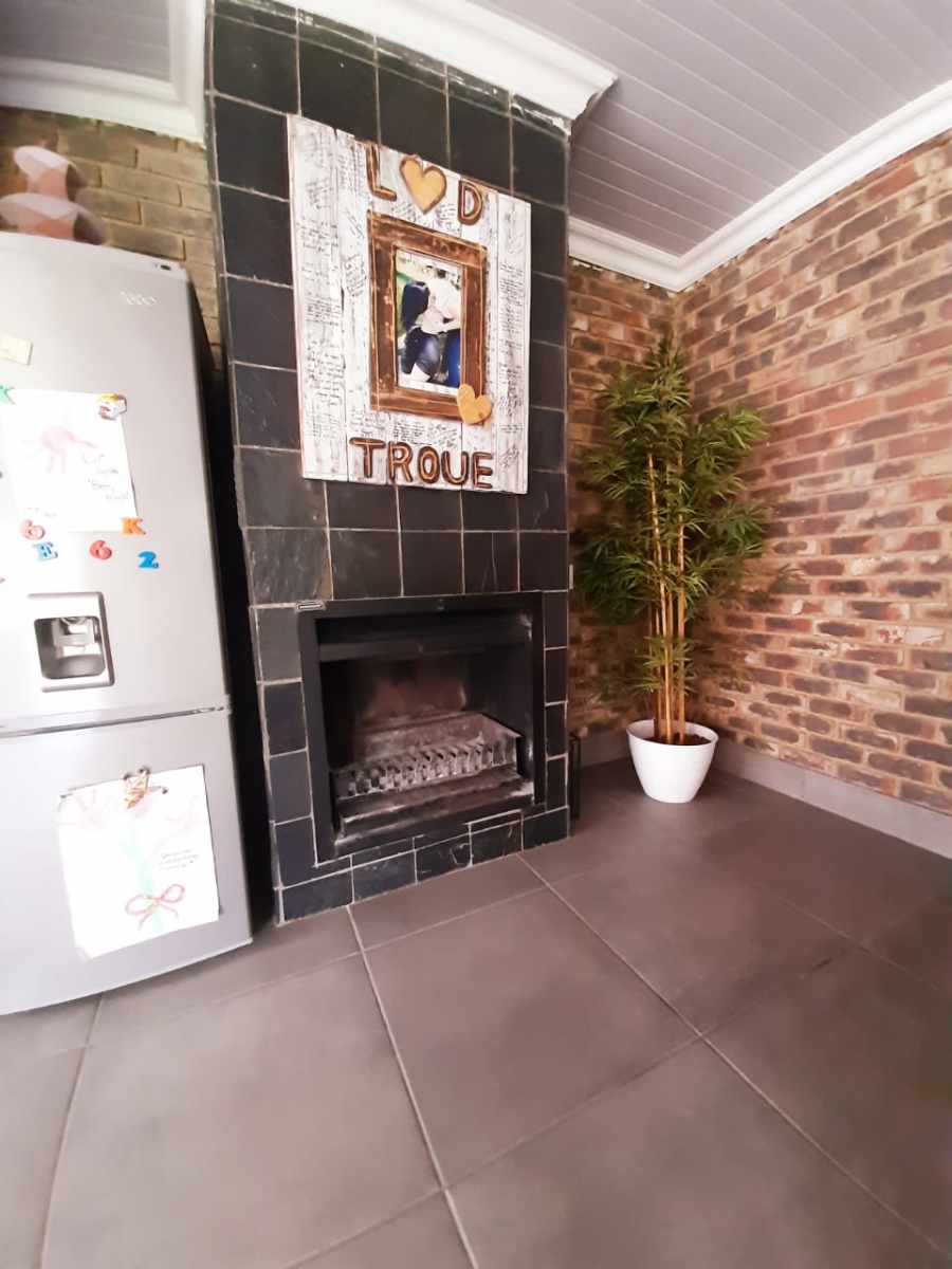 3 Bedroom Property for Sale in Mantevrede Gauteng