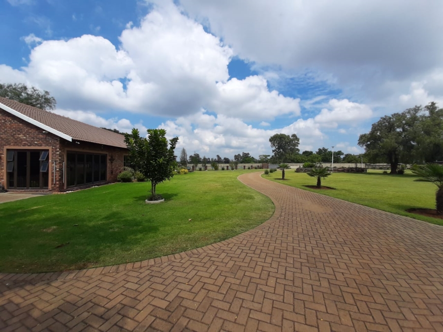 3 Bedroom Property for Sale in Mantevrede Gauteng