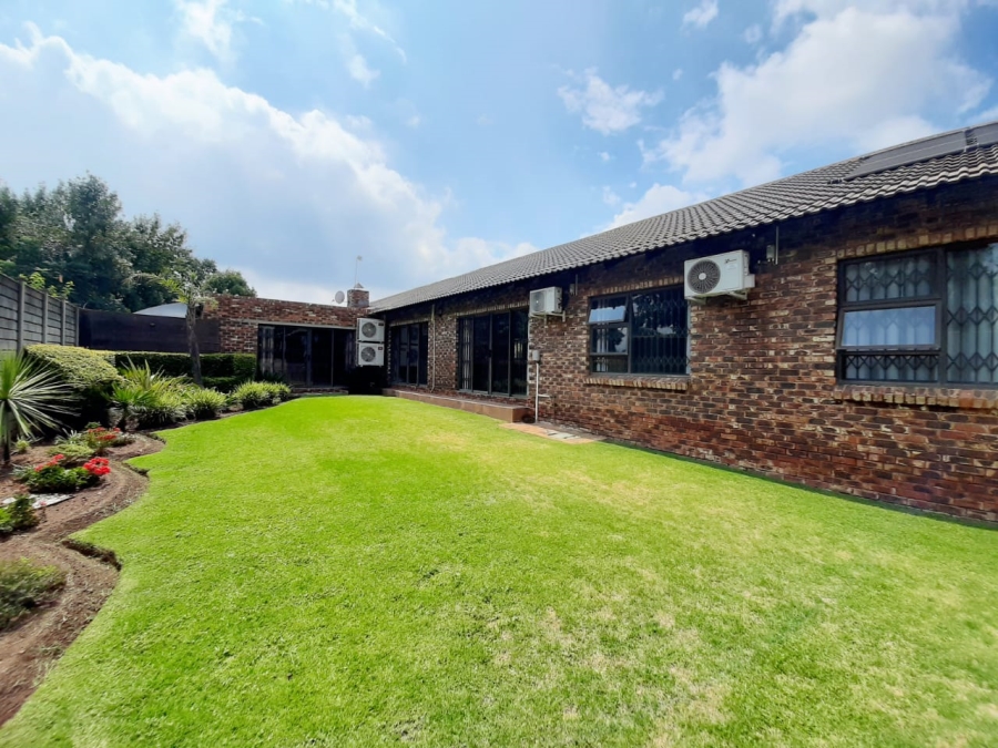 3 Bedroom Property for Sale in Mantevrede Gauteng