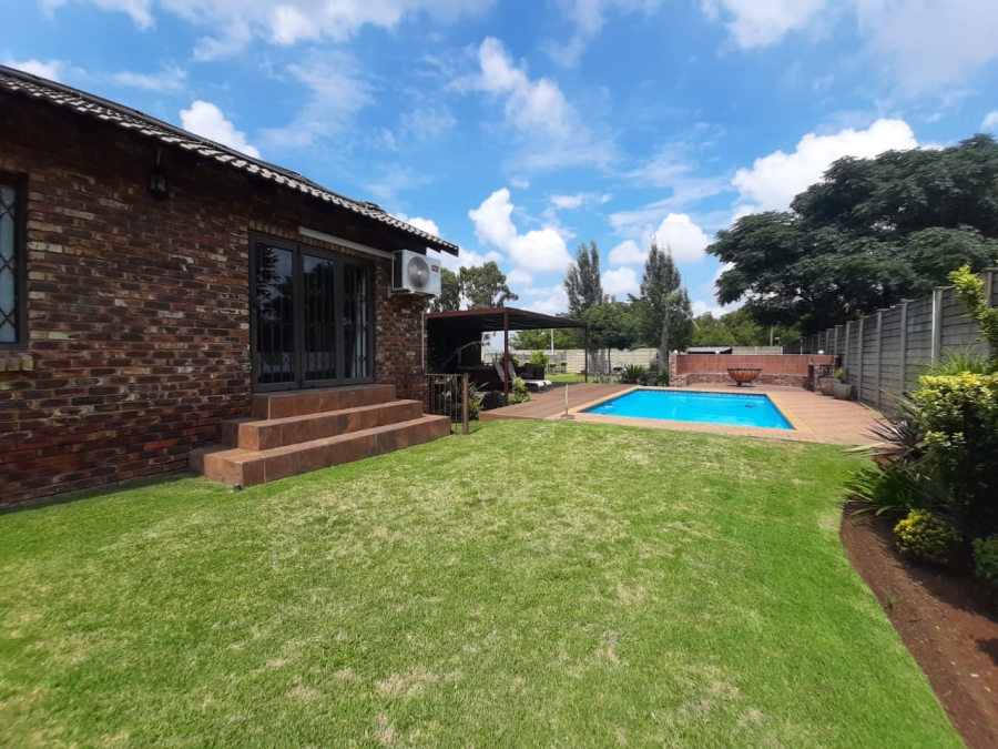 3 Bedroom Property for Sale in Mantevrede Gauteng