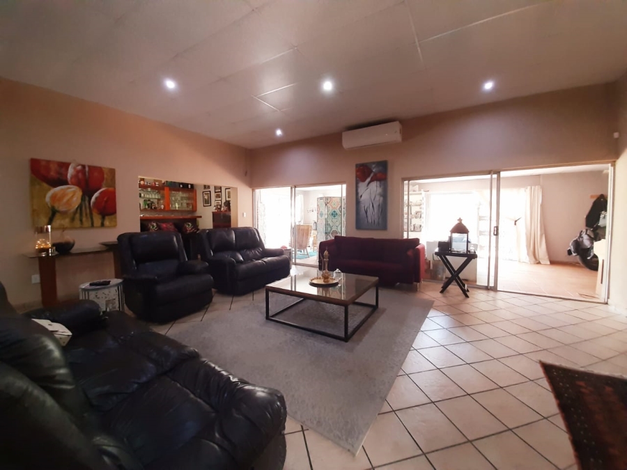 3 Bedroom Property for Sale in Mantevrede Gauteng