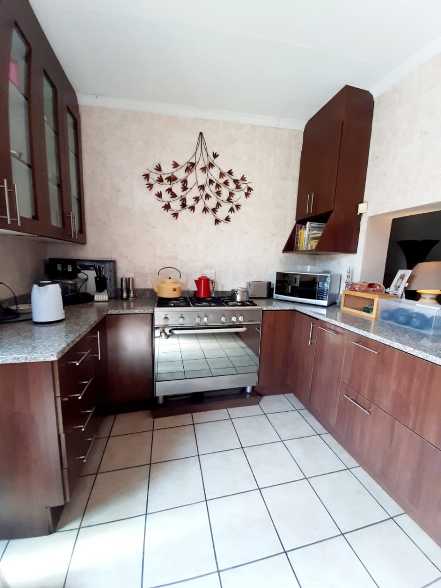 3 Bedroom Property for Sale in Mantevrede Gauteng