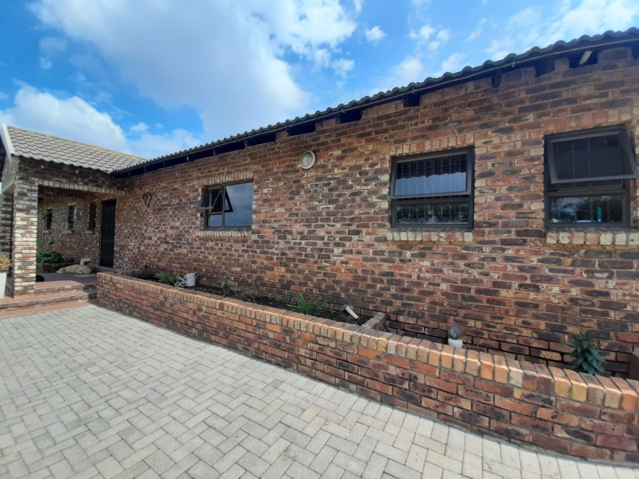 3 Bedroom Property for Sale in Mantevrede Gauteng