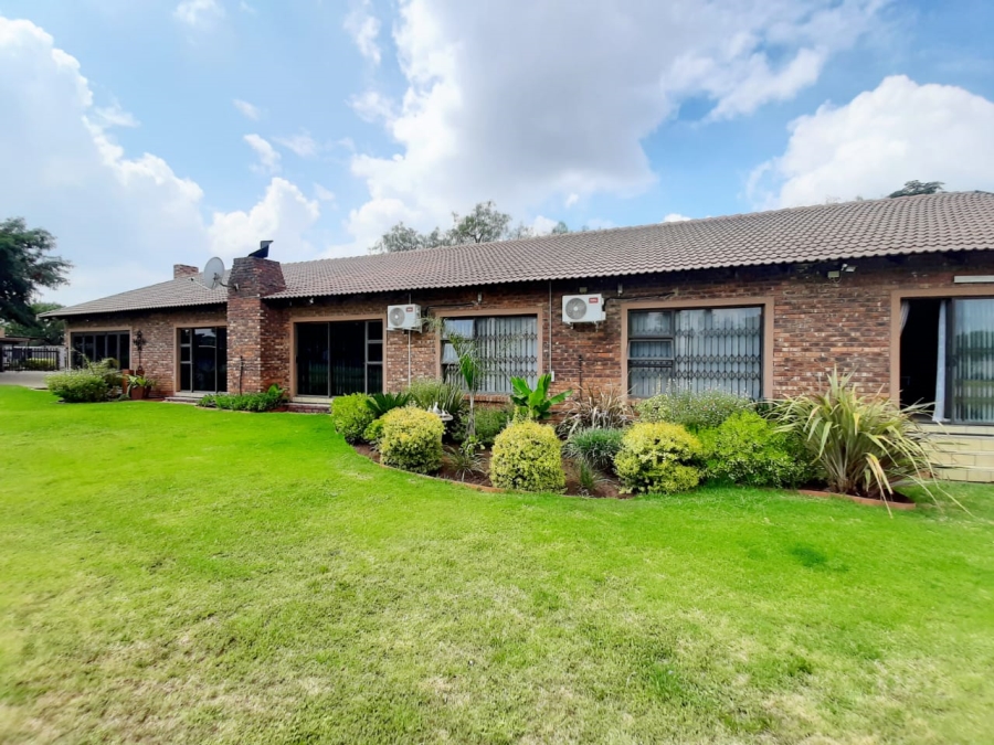 3 Bedroom Property for Sale in Mantevrede Gauteng