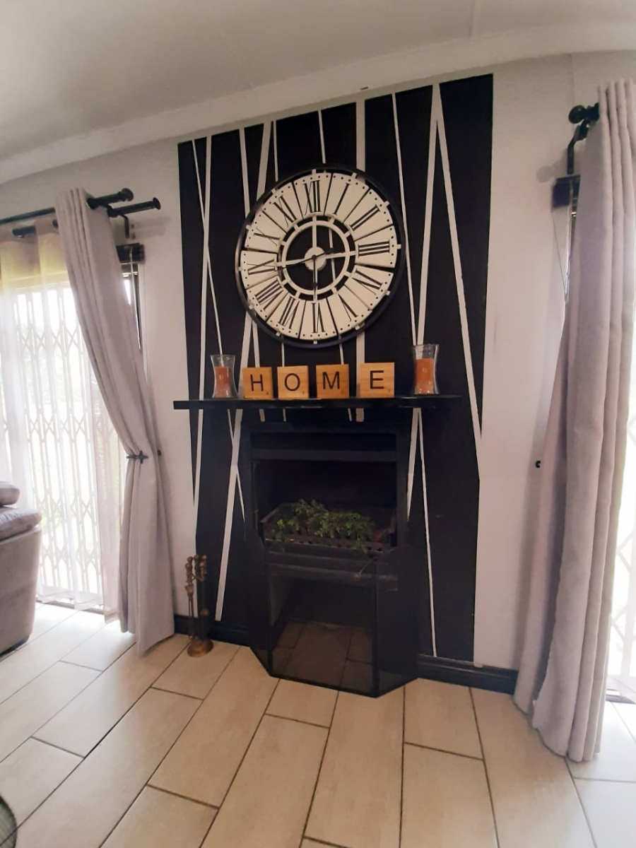 3 Bedroom Property for Sale in Mantevrede Gauteng