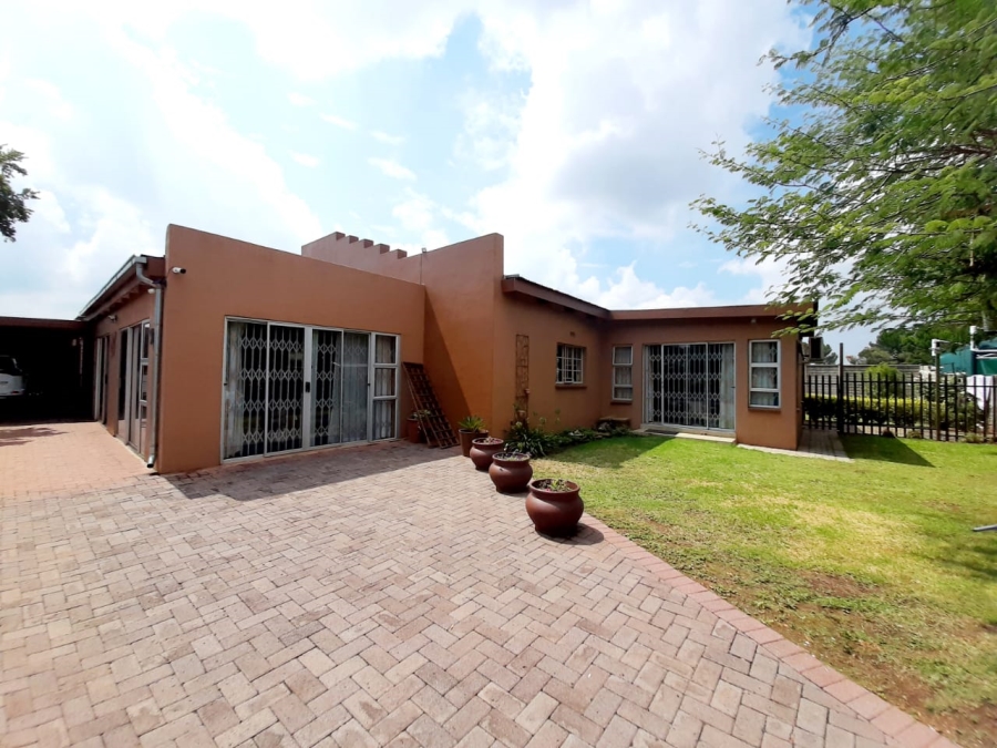 3 Bedroom Property for Sale in Mantevrede Gauteng
