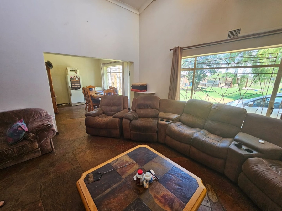3 Bedroom Property for Sale in Mullerstuine Gauteng