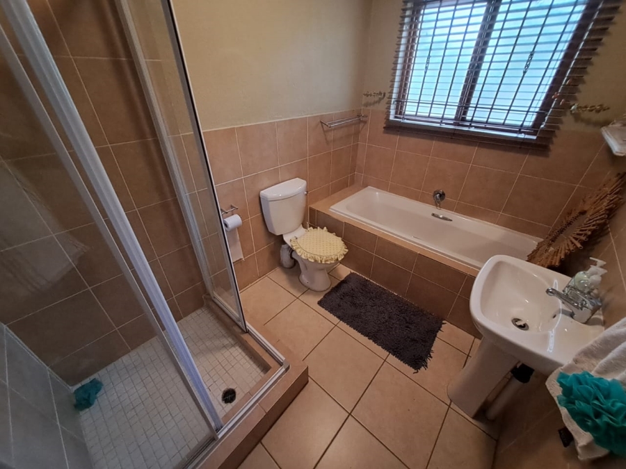 3 Bedroom Property for Sale in Country View Gauteng