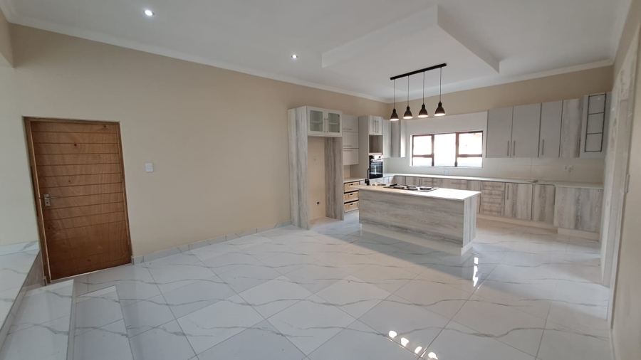 4 Bedroom Property for Sale in Blue Hills AH Gauteng