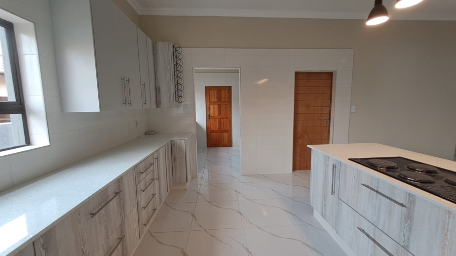 4 Bedroom Property for Sale in Blue Hills AH Gauteng